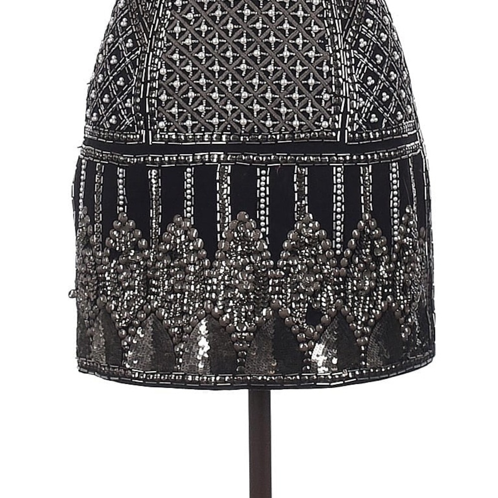 Club Monoco Elegant Black and Silver Embellished Skirt size 2